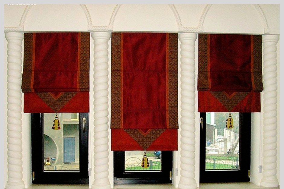 бордові штори в інтер'єрі