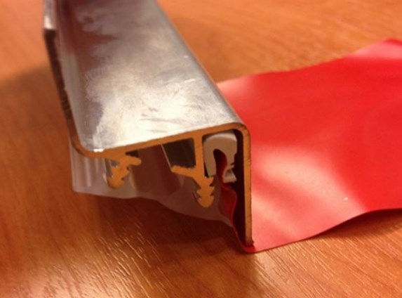 Що таке паряща натяжна стеля: види, монтаж і дизайн 10 - Int Mebel парящий потолок