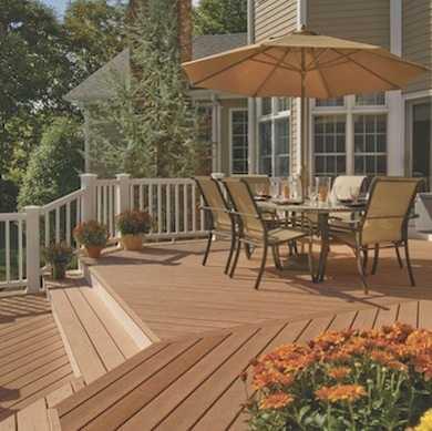 Терраса из композитного настила под орех
