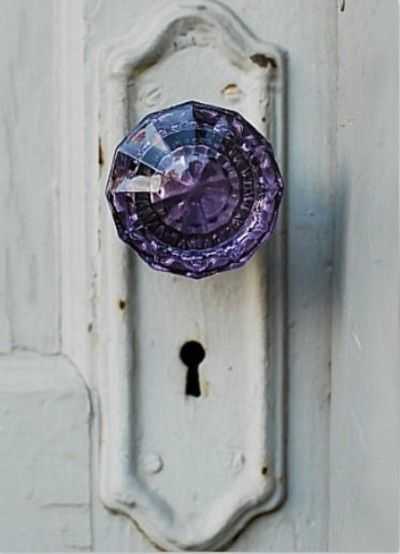 Вироби з кришталю в інтер’єрі: історія, стиль і сучасні тенденції 4 - Int Mebel d05bde76a80abb0332a8d73e999e71ff