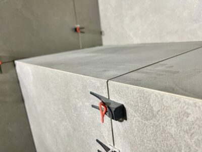 Запил плитки під 45 градусів: 💎 Повна інструкція для ідеальних кутів у ванній кімнаті