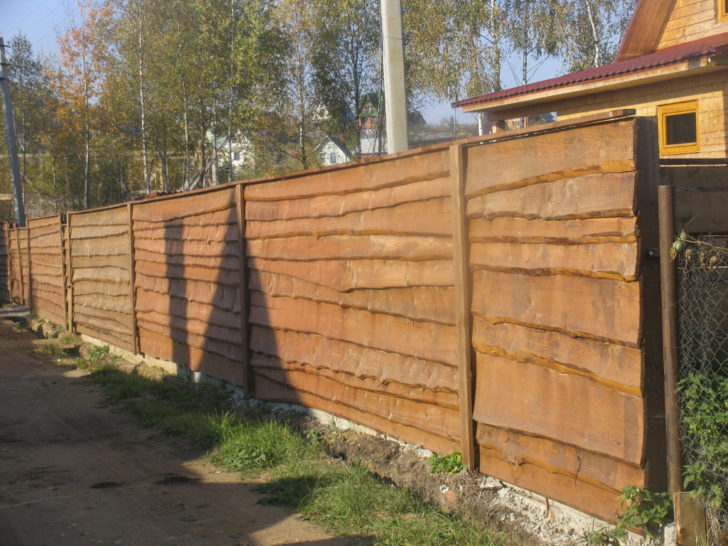 Неповторна краса дерев'яного паркану Дерев'яний паркан з унікальним дизайном та текстурою