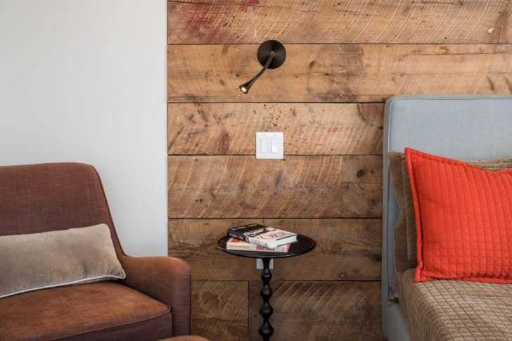 Сучасний трьохповерховий котедж на скелястому узбережжі 6 - Int Mebel Отделка стены в спальне