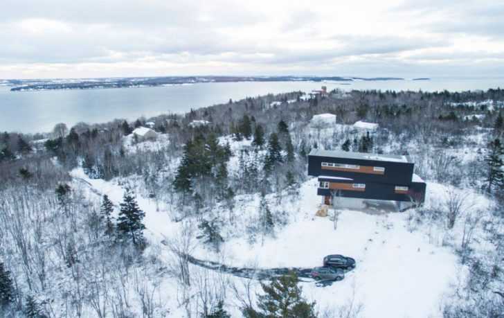 Сучасний трьохповерховий котедж на скелястому узбережжі 10 - Int Mebel Коттедж на вершине скалы