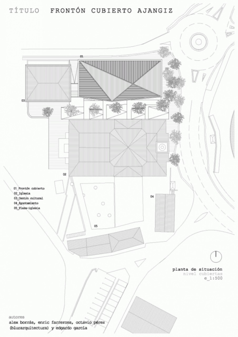 Крытый Фронтон на церковной площади 15