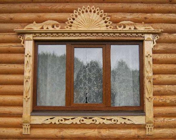 Дерев'яні лиштви фігурної форми з різьбленими елементами