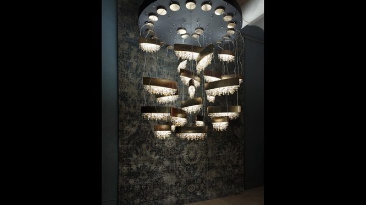 Огляд італійських люстр: символи витонченості та ексклюзивності у вашому інтер’єрі 18 - Int Mebel Огляд італійських люстр: символи витонченості та ексклюзивності у вашому інтер’єрі 17 - Int Mebel
