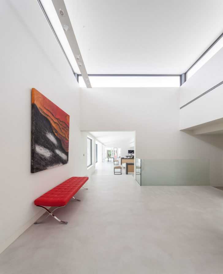 Проект реконструкції приватної резиденції на португальському узбережжі: світло, гармонія та функціональність 7 - Int Mebel 007-house-cascais-fra-ment-os-1050x1293