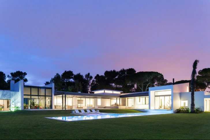 Проект реконструкції приватної резиденції на португальському узбережжі: світло, гармонія та функціональність 13 - Int Mebel veschernii-vid