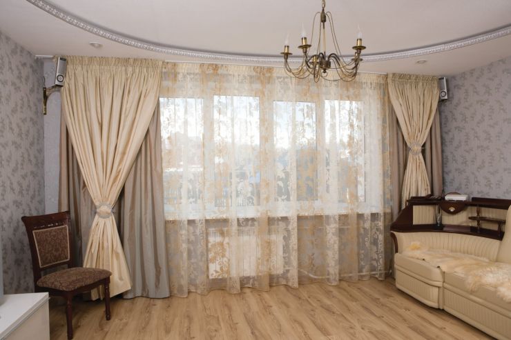 Бежеві штори в інтер’єрі: як вибрати та поєднувати в кухні, вітальні та спальні 39 - Int Mebel