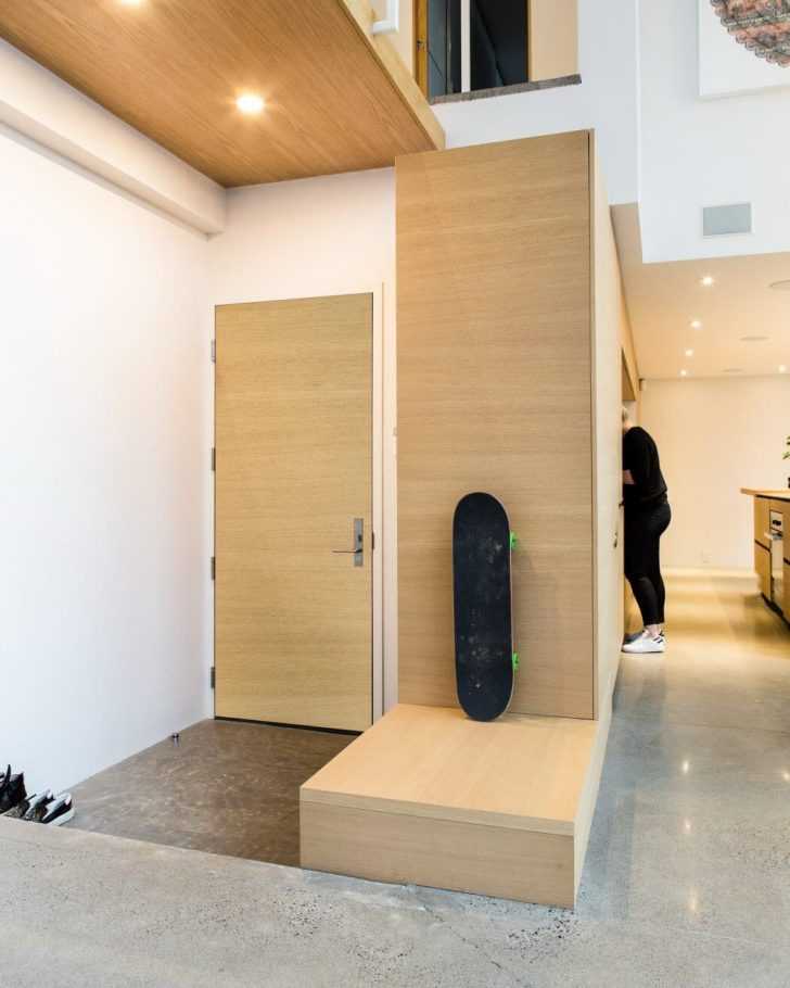 Вхідна група (передпокій) як продовження кухонного гарнітура.