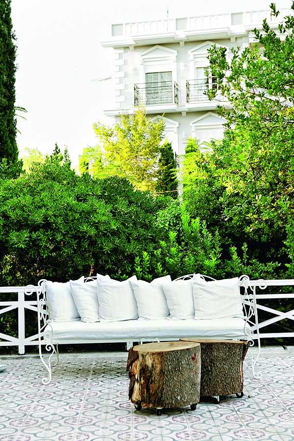 Сучасний «грецький» будинок у Кіфісії: мінімалізм і історія в гармонії 2 - Int Mebel