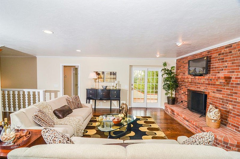 Сучасний інтер’єр вітальні з цегляною стіною: стиль, матеріали та ідеї оформлення 68 - Int Mebel Сучасний інтер’єр вітальні з цегляною стіною: стиль, матеріали та ідеї оформлення 67 - Int Mebel