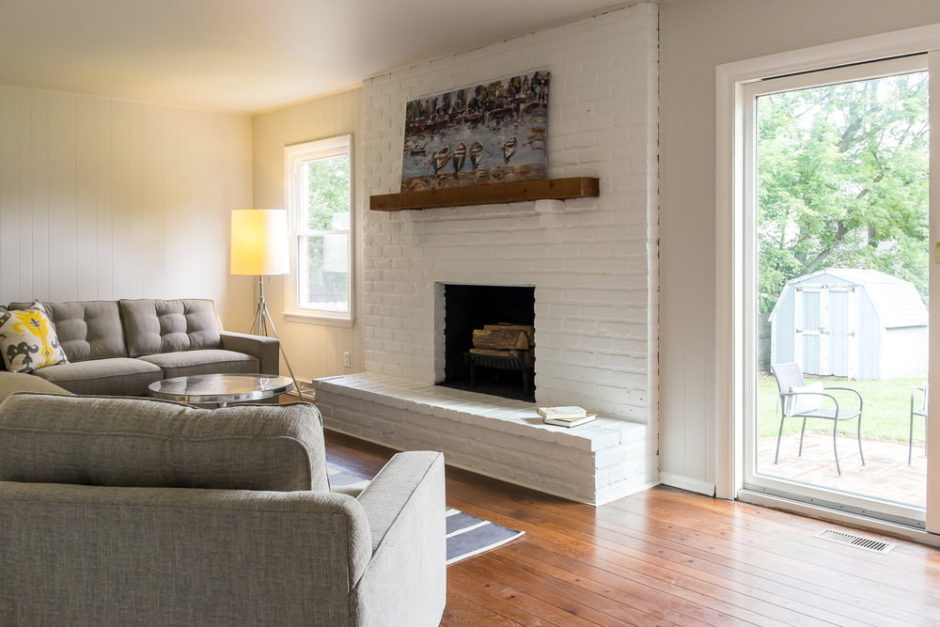 Сучасний інтер’єр вітальні з цегляною стіною: стиль, матеріали та ідеї оформлення 156 - Int Mebel Сучасний інтер’єр вітальні з цегляною стіною: стиль, матеріали та ідеї оформлення 155 - Int Mebel