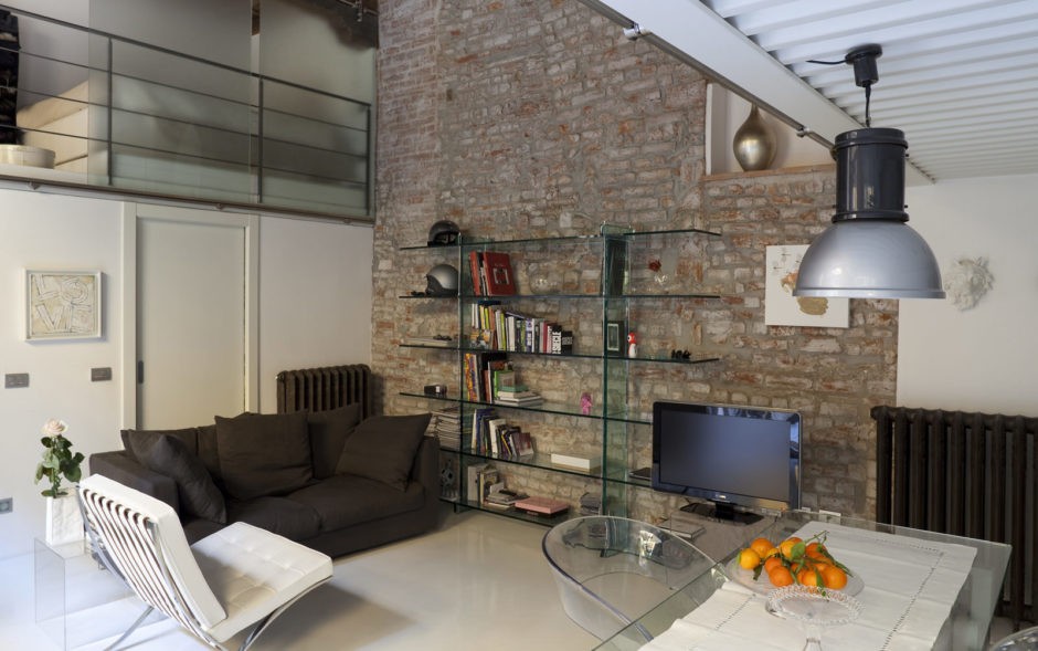 Сучасний інтер’єр вітальні з цегляною стіною: стиль, матеріали та ідеї оформлення 180 - Int Mebel Сучасний інтер’єр вітальні з цегляною стіною: стиль, матеріали та ідеї оформлення 179 - Int Mebel