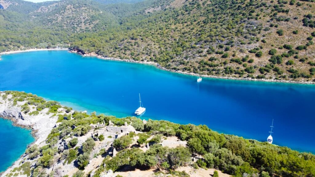 Яхтові подорожі як новий рівень туризму: комфорт і свобода зі Sparks Life 2 - Int Mebel Яхтові подорожі як новий рівень туризму: комфорт і свобода зі Sparks Life 1 - Int Mebel