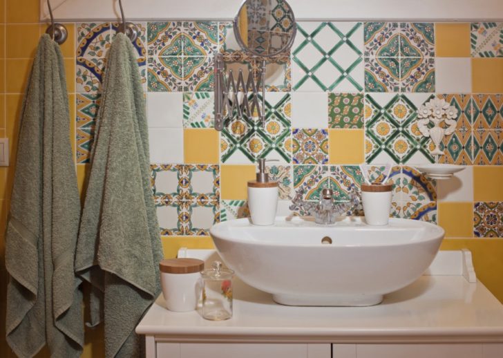 Ванна кімната в стилі пэчворк: як застосувати техніку лоскутного шиття без тканини та голки 13 - Int Mebel ванная в стиле пэчворк