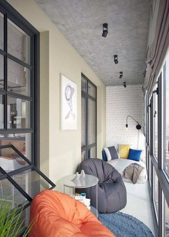 Варіанти затишного дизайну балкона з панорамним склінням 12 - Int Mebel дизайн панорамного балкона