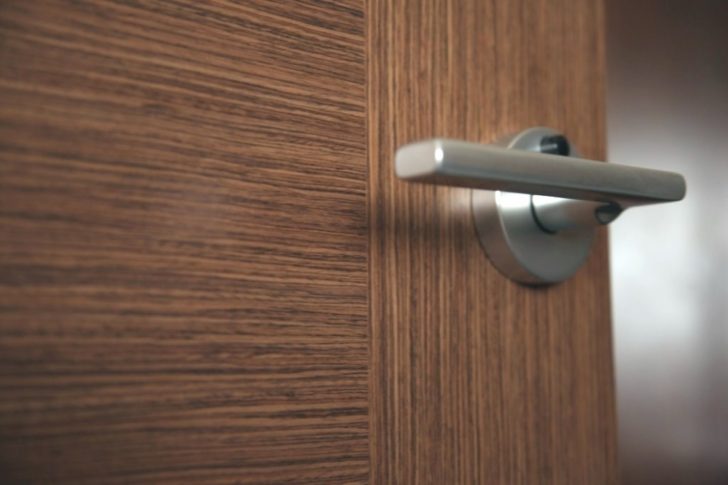 Двері МДФ, покриті шпоном Презентабельні двері з МДФ, покриті натуральним шпоном